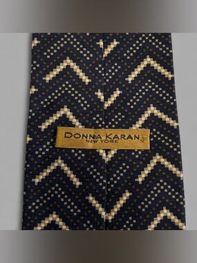 Vintage 90’s Donna Karan 100% Italian Silk Geometric Design Casual Preppy Tie